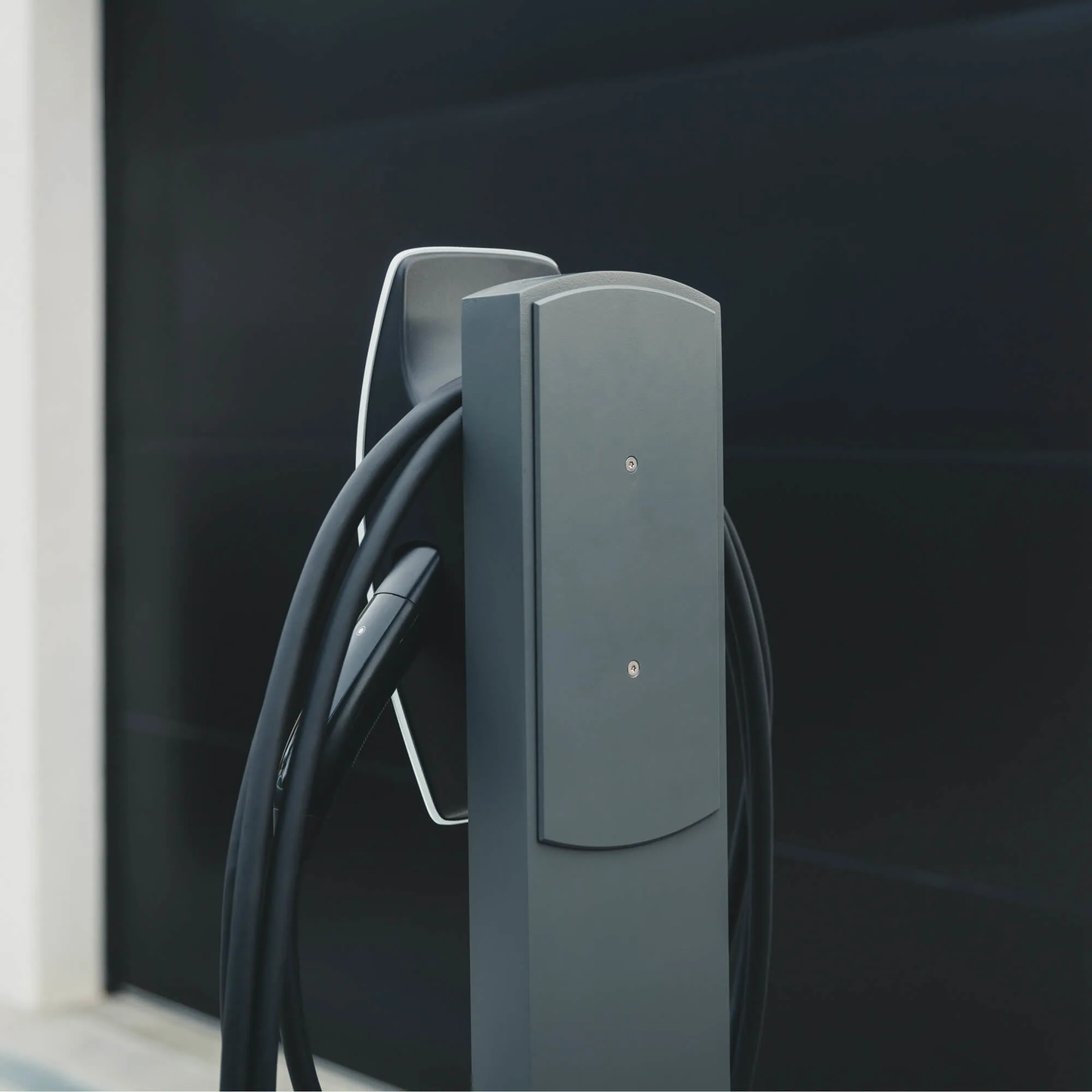 Tesla Wall Connector, stolpe