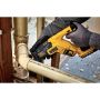 DeWalt DCS367N-XJ Tigersåg i användning