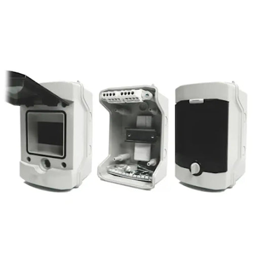 Kapsling IP65 1x4 moduler med rökfärgad dörr