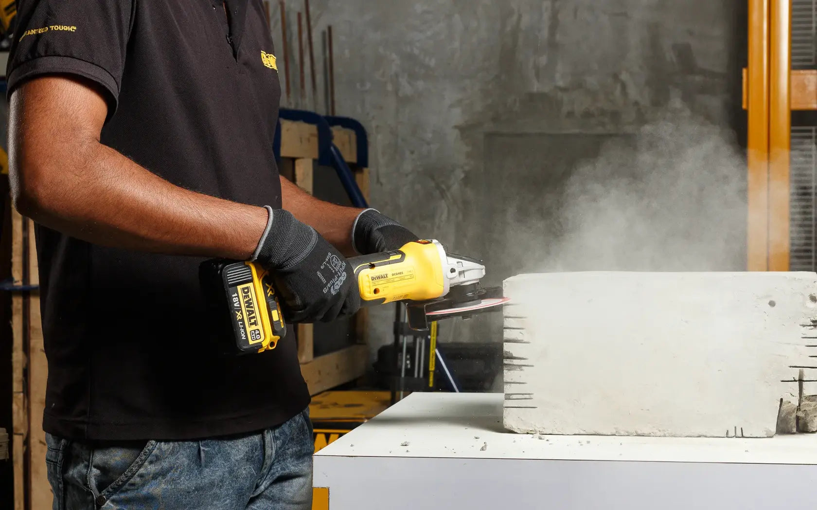 DeWalt DCG405P2-QW