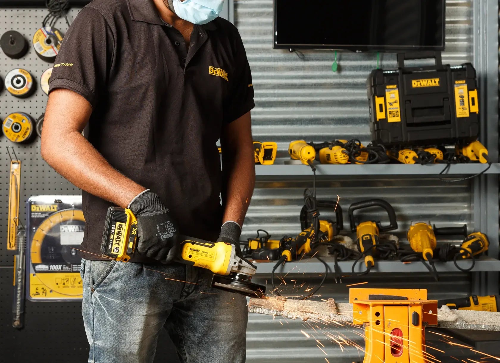 DeWalt DCG405P2-QW