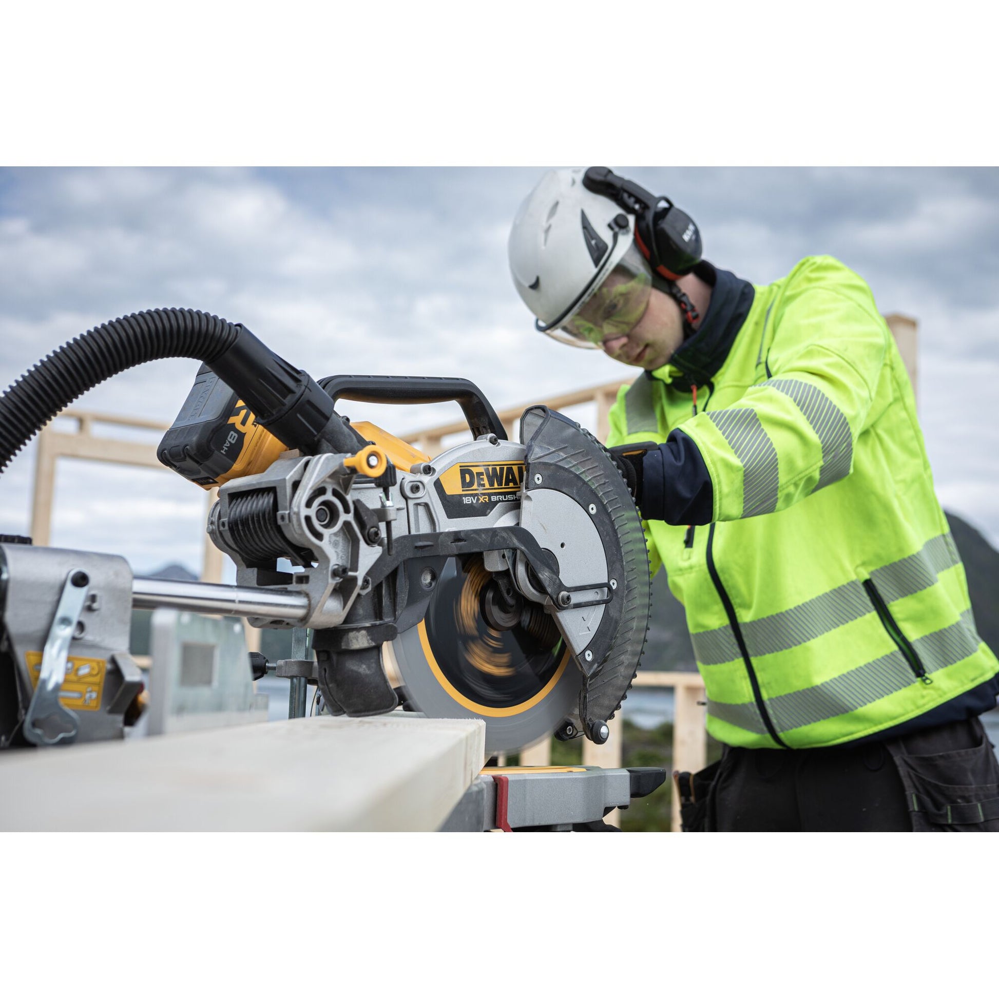 DeWalt DCS782N kapsåg i användning