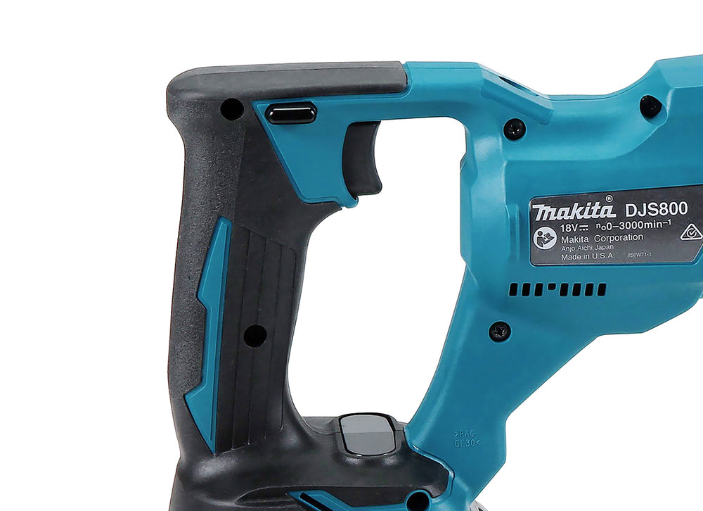 Makita DJS800Z 18V LXT Plåtsax i arbete