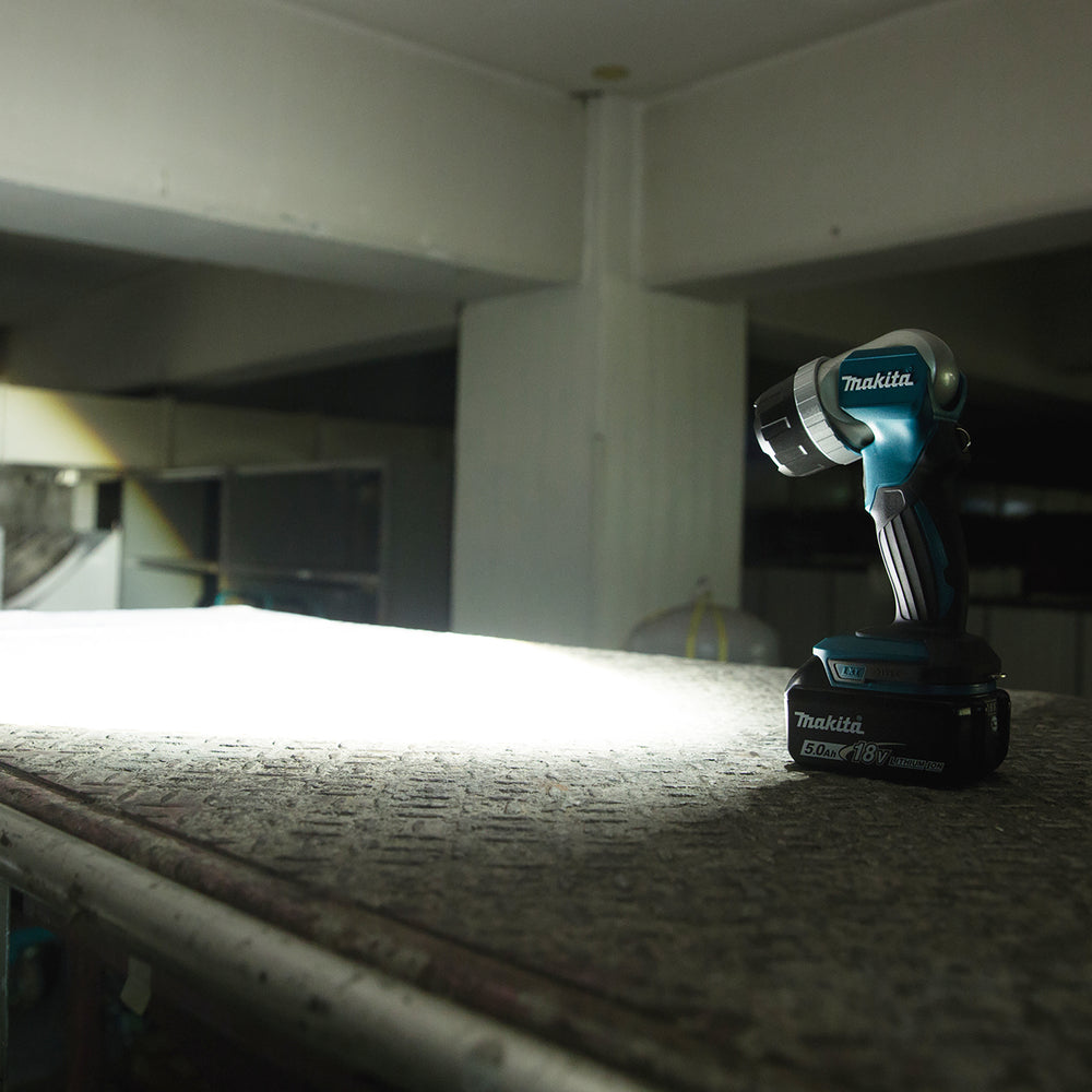 Makita DEADML808