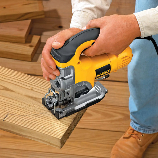 DeWalt DW331K-QS Sticksåg med väska