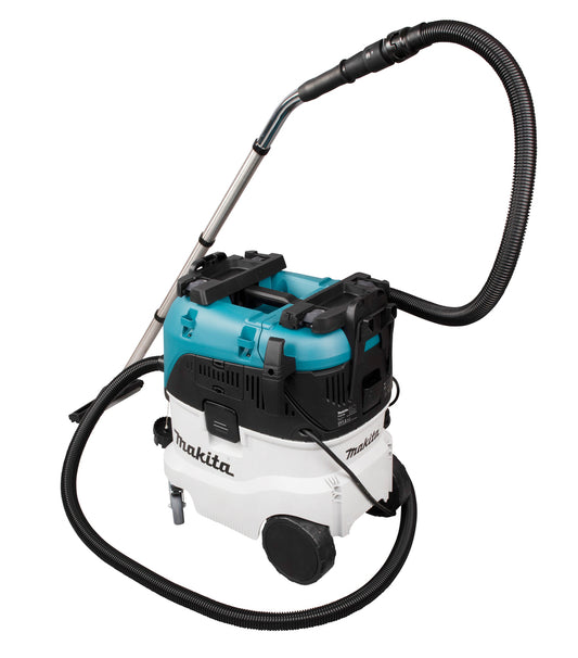 Makita VC4210M Våt- och torrdammsugare sedd snett från höger
