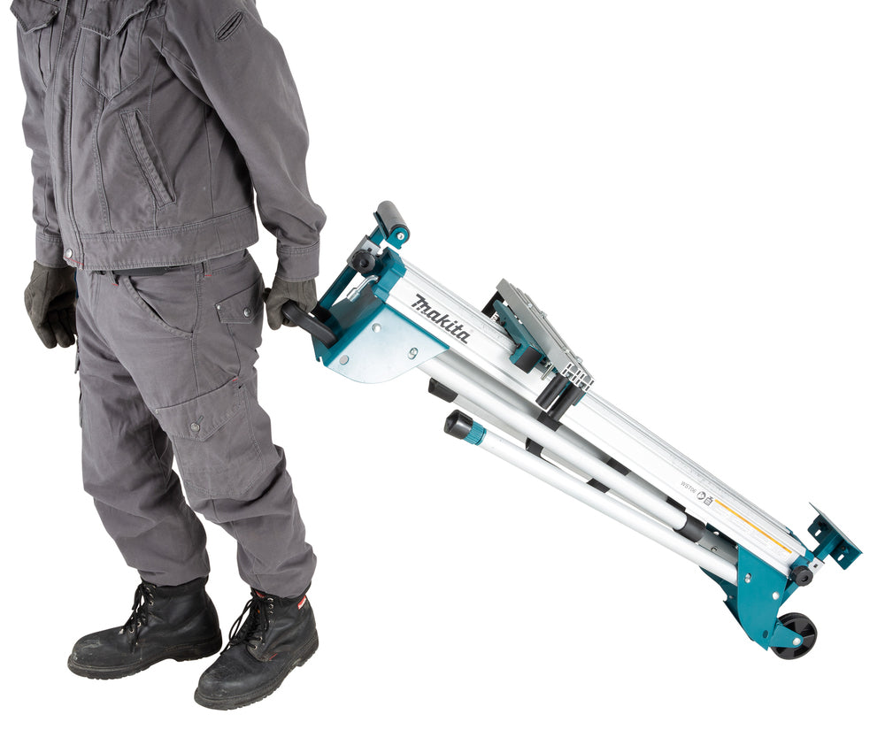 Makita WST06 sågbänk i användning