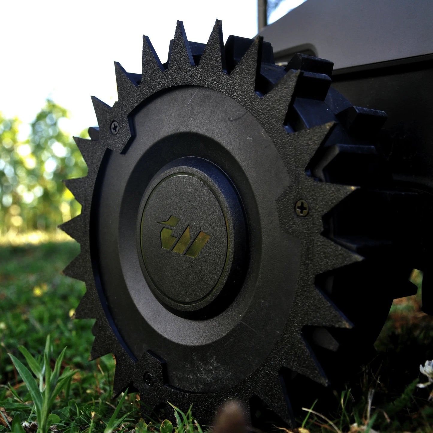 Mammotion Yuka Mini – Spikes für besseren Grip - Exact Designs