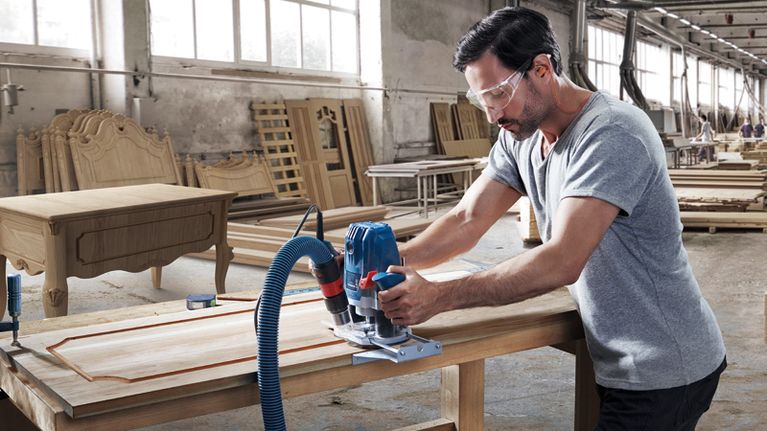 Bosch GOF130