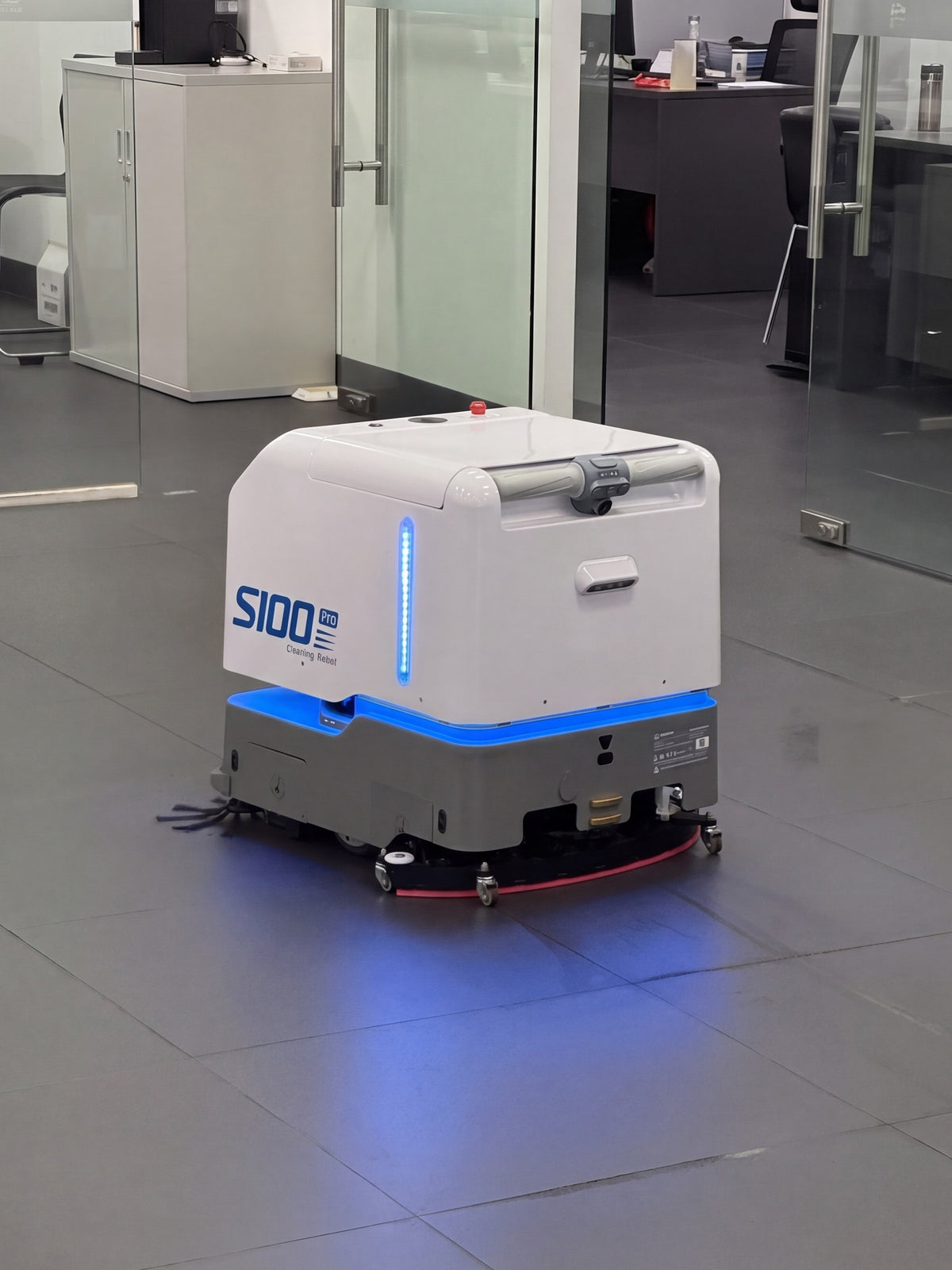 Sveabot S100 Pro M städrobot som sopar, dammsuger och moppar i en publik lokal